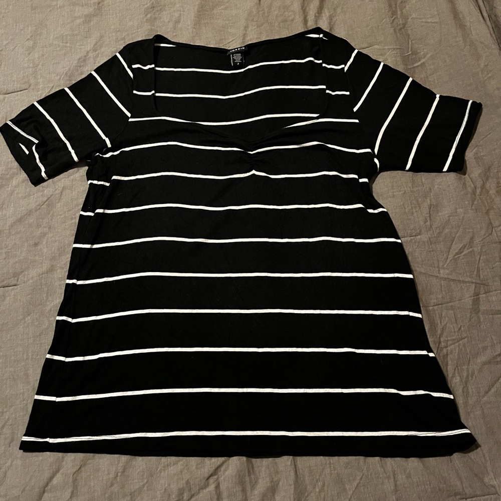 Torrid | Size 2 Black & White Stripe T-Shirt